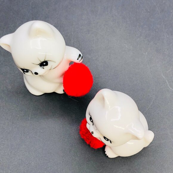 Vintage 80s Kitsch White Cat Figurine Set: Bone China Kitties with Red Pompoms - Picture 6 of 10